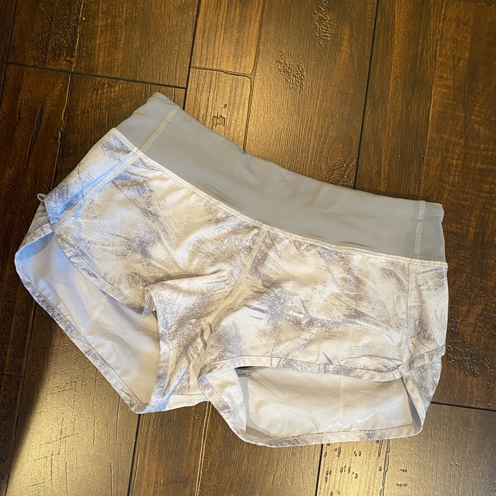 Lululemon “Run Speed Up Low-Rise Lined Short 2.5” in grey and white pattern